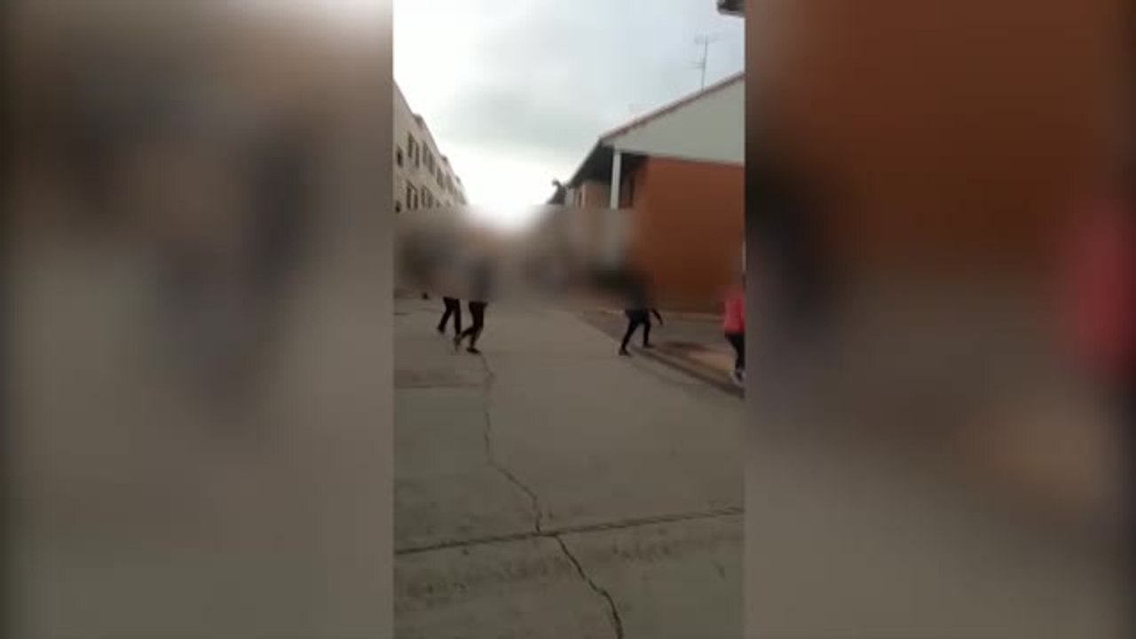 Multados en Valladolid los que organizaron este baile en plena calle saltándose el confinamiento