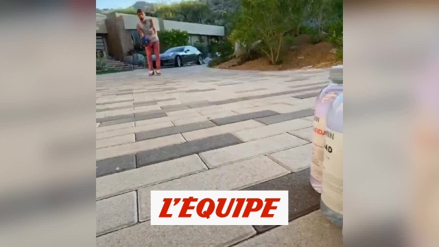 Grigor Dimitrov joue au bowling avec ses bouteilles - Tennis - WTF