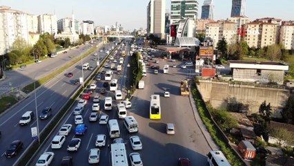 Sokağa çıkma kısıtlamasının ardından E-5 karayolunda kilometrelerce araç kuyruğu oluştu