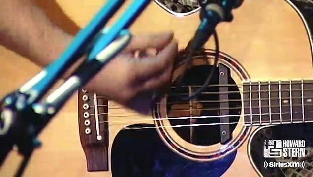 Noel Gallagher “Don’t Look Back in Anger” (Acoustic) on the Howard Stern Show in 1997