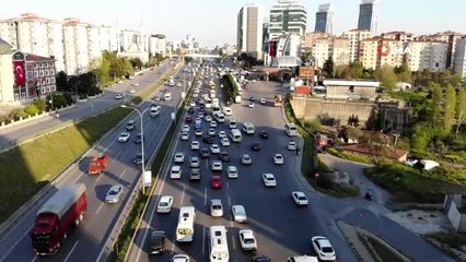 Sokağa çıkma kısıtlamasının ardından E-5 karayolunda kilometrelerce araç kuyruğu oluştu