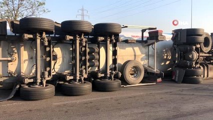 Bursa'da iftar öncesi faciadan dönüldü...Virajı alamayan LPG yüklü tır devrildi