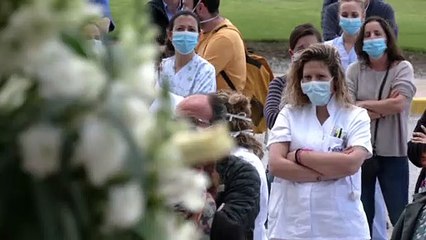 Minuto de silencio al primer médico fallecido por Covid-19 en Sevilla