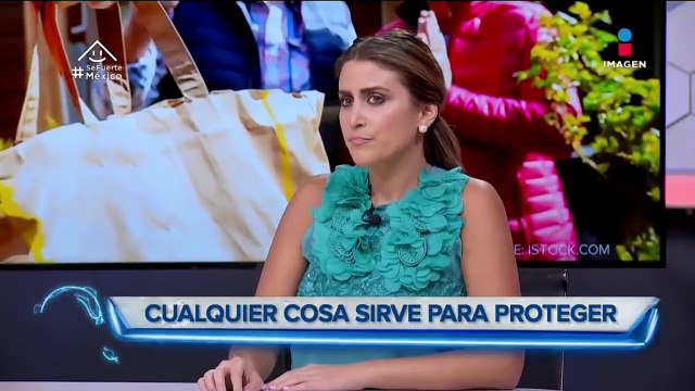 Policía hace cubrebocas con tanga de compañero