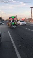 Vous pensez que c'est un camion... Faux, c'est une moto