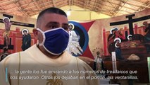 Papeles con nombres de los feligreses en una iglesia vacía de Venezuela