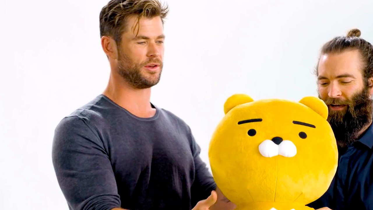 Extraction on Netflix - Fight with Random Objects