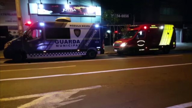 Homem sofre queda e é atendido por socorristas do Siate no Centro