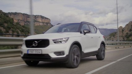 New Volvo XC40 T5 R-Design in Crystal White Driving Video