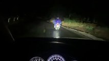 Tài xế hộ tống cặp vợ chồng đi xe máy không đèn hơn 10km