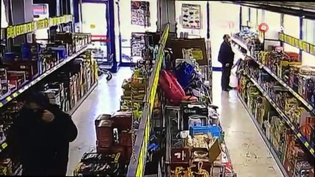 Maske zorunluluğunu fırsat bilen hırsız, gündüz vakti marketten televizyon çaldı