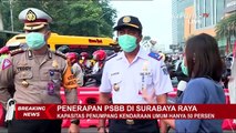 Hari Pertama PSBB Surabaya Raya, Petugas Semprotkan Disinfektan Kepada Pengguna Jalan