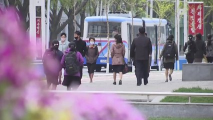 북, 김정은 건강 이상설 속 평양 거리 공개 / YTN