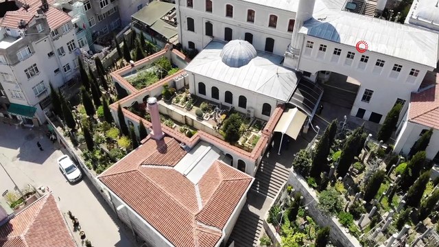 Ramazan’da ziyarete kapatılan Aziz Mahmut Hüdayi Türbesi havadan görüntülendi