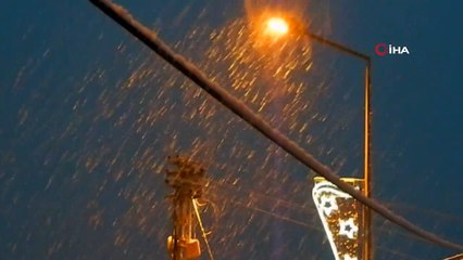 Baharı bekleyen Posof'a kar yağdı