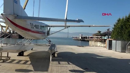 KOCAELİ İzmit Körfezi'ne giren gemilere sıkı denetim deniz uçağıyla böyle yapılıyor