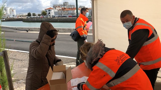 La distribution de masques aux habitants débute