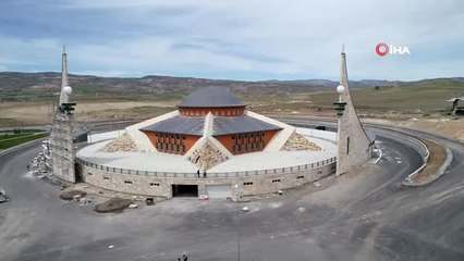 Türkiye'nin tamamlanan ilk ay yıldızlı camisi, Covid-19 engeline takılınca ibadete açılamadı