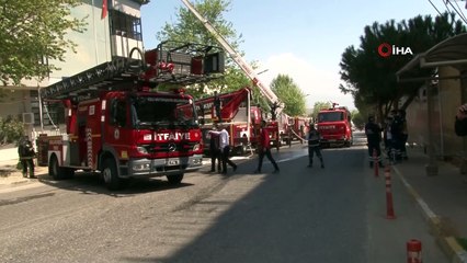 112 istasyonu ile telekomünikasyon şirketinin bulunduğu bina alevlere teslim oldu