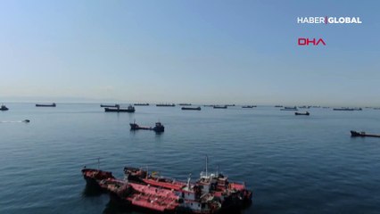 Zeytinburnu açıklarında 'koronavirüs' kuyruğu