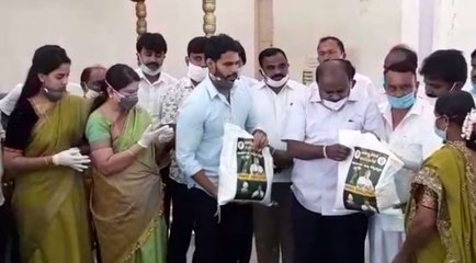 ಕುಟುಂಬ ಸಮೇತವಾಗಿ ಬಂದು ಉಚಿತವಾಗಿ ದಿನಸಿ ಕಿಟ್ ಕೊಟ್ಟ ಕುಮಾರಣ್ಣ | HDK | Oneindia Kannada