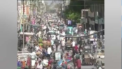 देश के इस शहर में नहीं लगा लॉकडाउन? सोशल डिस्टेंसिंग की धज्जियां उड़ाते लोगों का वीडियो वायरल