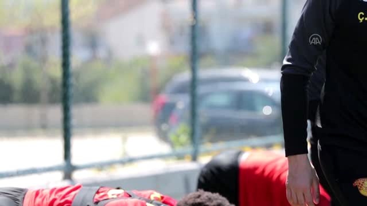 Göztepeli futbolcular gruplar halinde tesislerde çalışmaya başladı