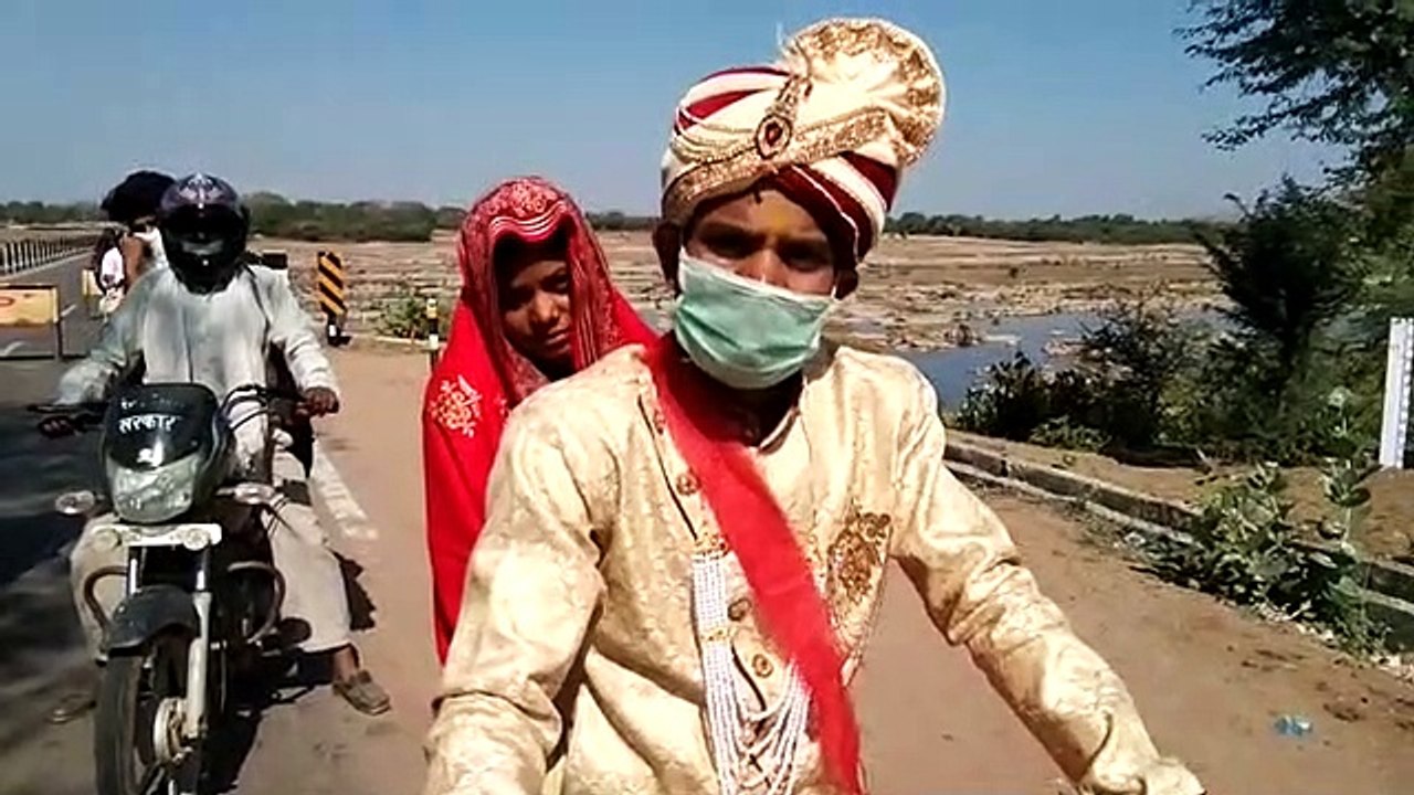 लॉक डाउन में गजब शादी, दूल्हा अकेले मोटरसाइकिल पर सवार होकर पहुंचा फेरे लेने