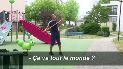 Coronavirus: des cours de sport au balcon pour atténuer les tensions du confinement