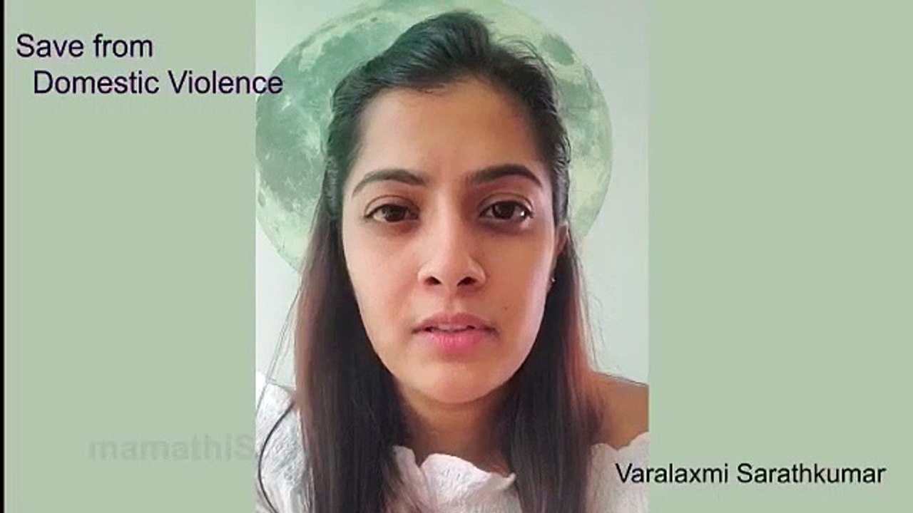 லாக்டவுன் நேரத்தில் பெண்களை துன்புறுத்தினால்.. பயமின்றி புகார் தரலாம்.. வரலட்சுமி  அட்வைஸ் !