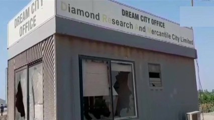 Download Video: Labourers protest, pelted stones at diamond factory in Surat