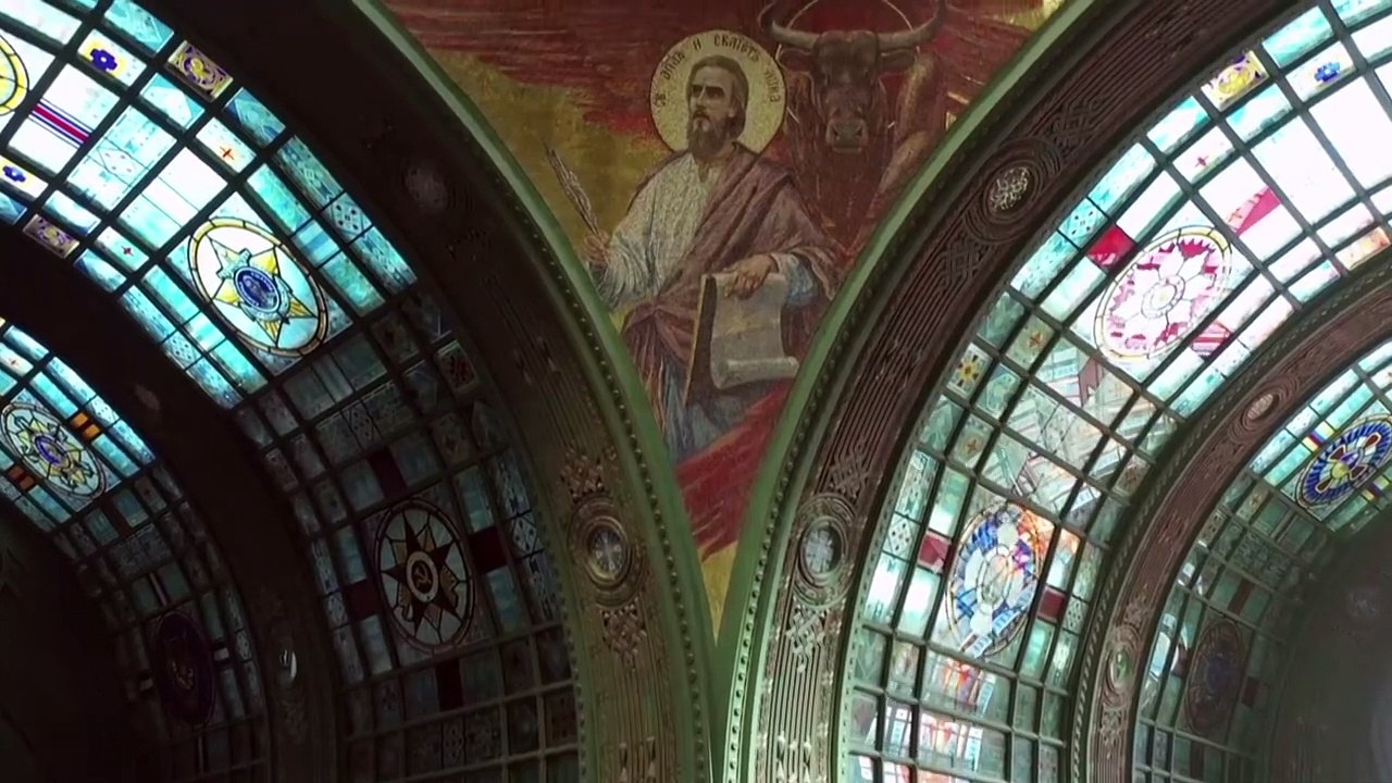 Catedral Ortodoxa russa tem Deus, santos, Putin e Stalin