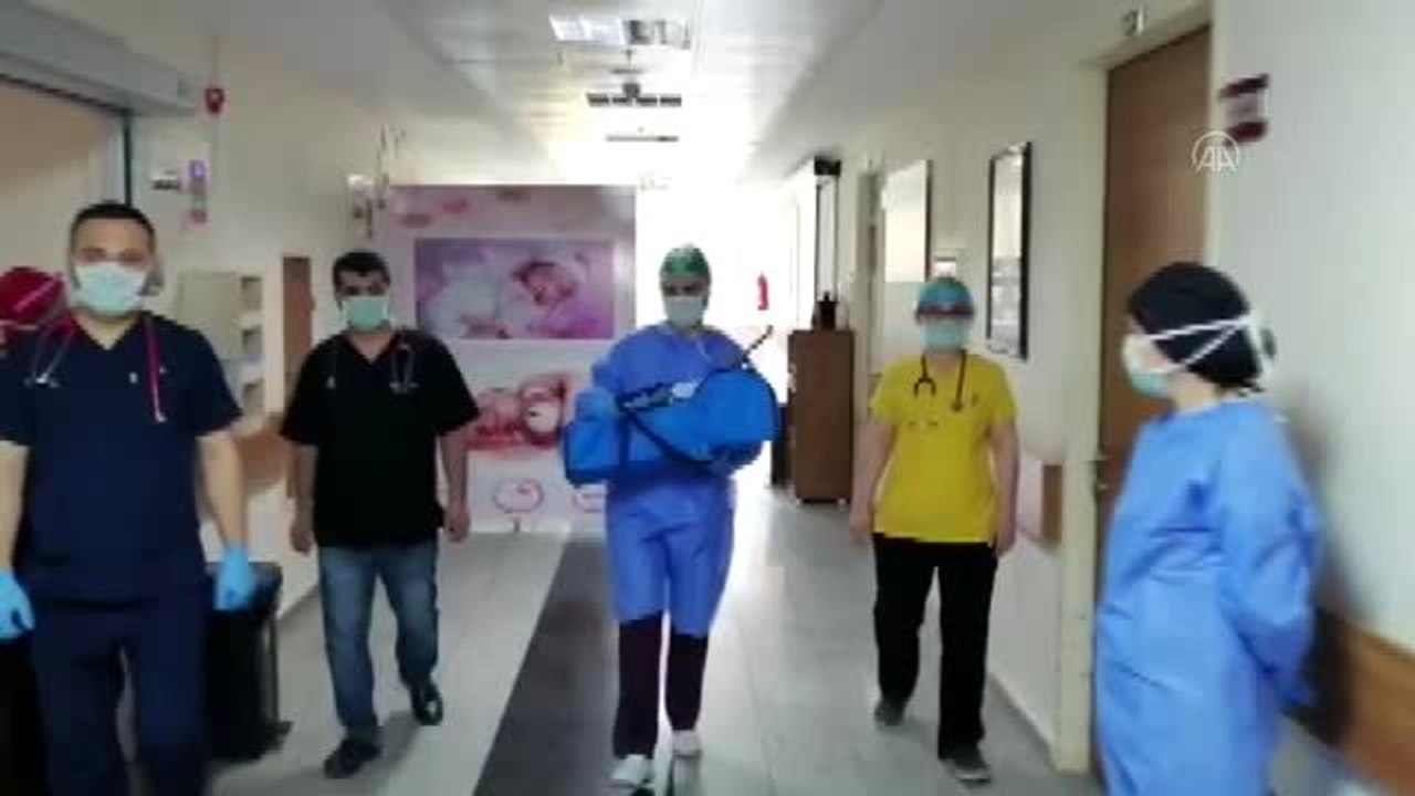 Koronavirüsü yenen bebek taburcu edildi
