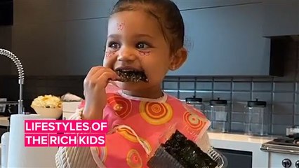 Kylie Jenner's 2-year-old eating seaweed chips is the boujeest thing ever