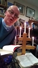 Padre em chamas durante directo com os fiéis
