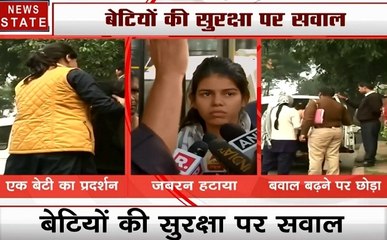 Delhi : हैदराबाद में हैवानियत पर दिल्ली में अकेली प्रदर्शन पर बैठी बेटी,  दिल्ली पुलिस ने किया गिरफ्तार