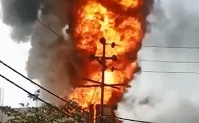 अवैध तरीके से चल रही केमिकल फैक्ट्री में लगी भीषण आग, फायर बिग्रेड की गाड़ियां मौके पर मौजूद
