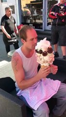 Vivement que les glaciers réouvrent, qu'on puisse s'acheter la même glace que lui