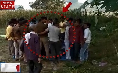 Uttar pradesh: पार्क में जुआरियों को पकड़ने आए पुलिस वाले खेलने लगे उन्हीं के साथ जुआ