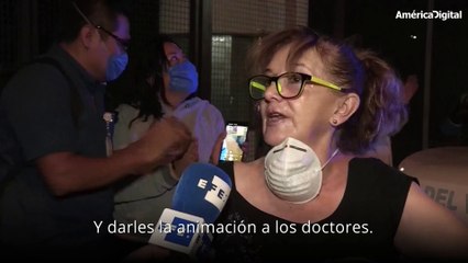 Vecinos de hospital mexicano aplauden a sanitarios que combaten el COVID-19