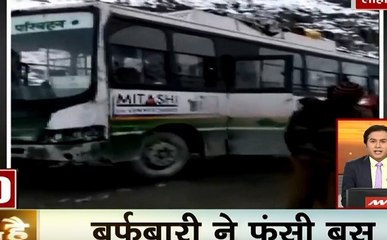 गाजियाबाद में ATM तोड़ रहे पुलिस की बदमाशों से मुठभेड़, बर्फबारी में फंसी यात्रियों से भरी बस, देखें फटाफट खबरें