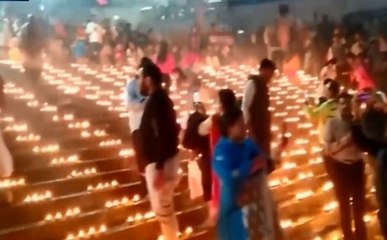 Haridwar: देव दीपावली पर रौशन हुई हरि की पौड़ी, गंगा किनारे जलाए गए लाखों दीयें