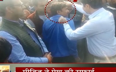 UP: अमेठी DM की दादागिरी का वीडियो वायरल, कॉलर पकड़ शख्स को धकेला, स्मृति ईरानी ने लगाई क्लास