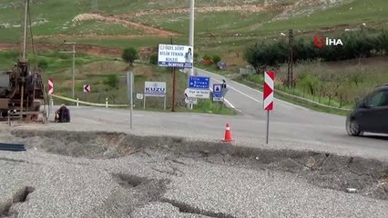 Siirt'te aşırı yağışlar nedeni ile asfalt yol çöktü