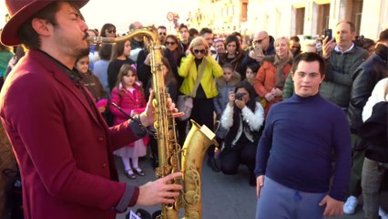 L' Amour Toujours  - STREET SAX PERFORMANCE - The Best Saxophone Songs