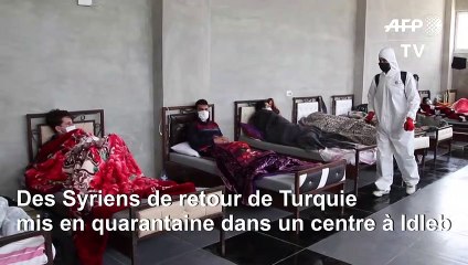 Coronavirus: Des Syriens de retour de Turquie sont placés en quarantaine dans un centre à Idleb