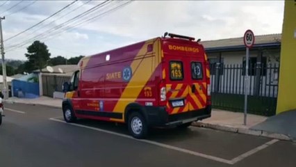 Mancha de óleo provoca queda de motociclista na Rua Ipanema e Siate é mobilizado