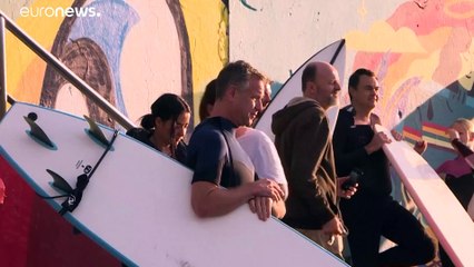 Sydney: Am Bondi Beach wird wieder gesurft