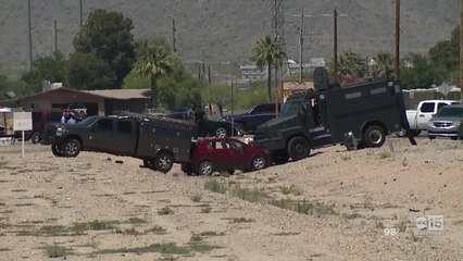Carjacker shot by Phoenix officers in West Valley