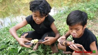 Primitive Technology - Eating Fish Delicious